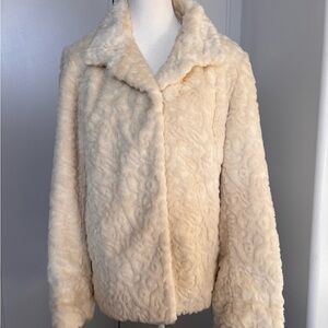 Vintage Nuage Elegant Cream Faux Fur Jacket